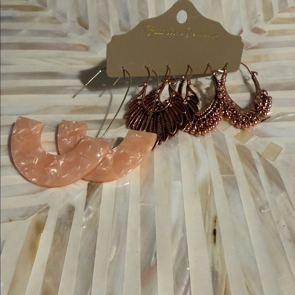 Any offers accepted 🎉Rose Gold and Peach Earring Trio